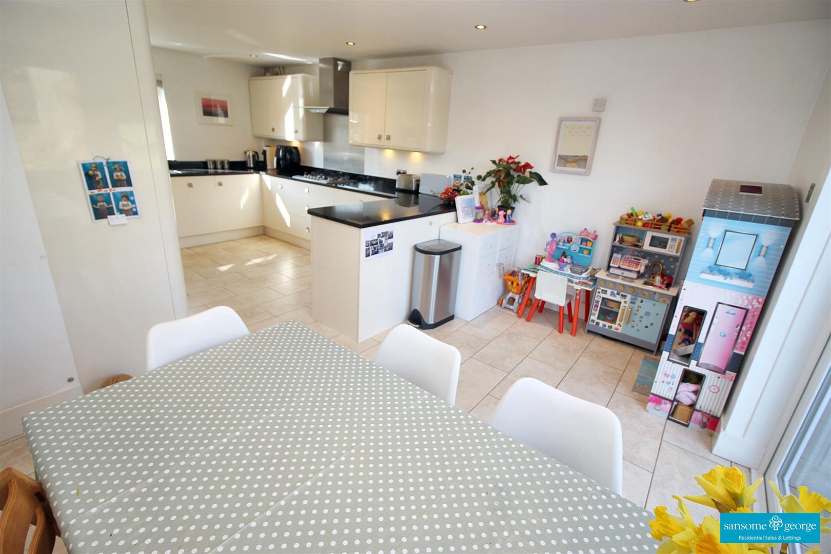 4 bed property in Huscarle Way, Reading